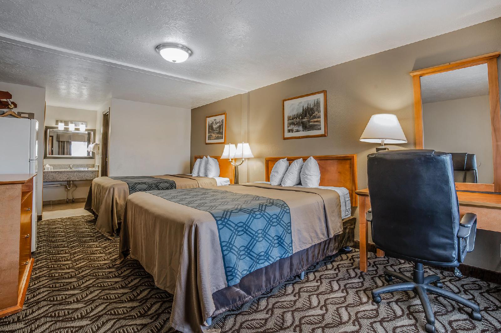 Econo Lodge Downtown - photo 19