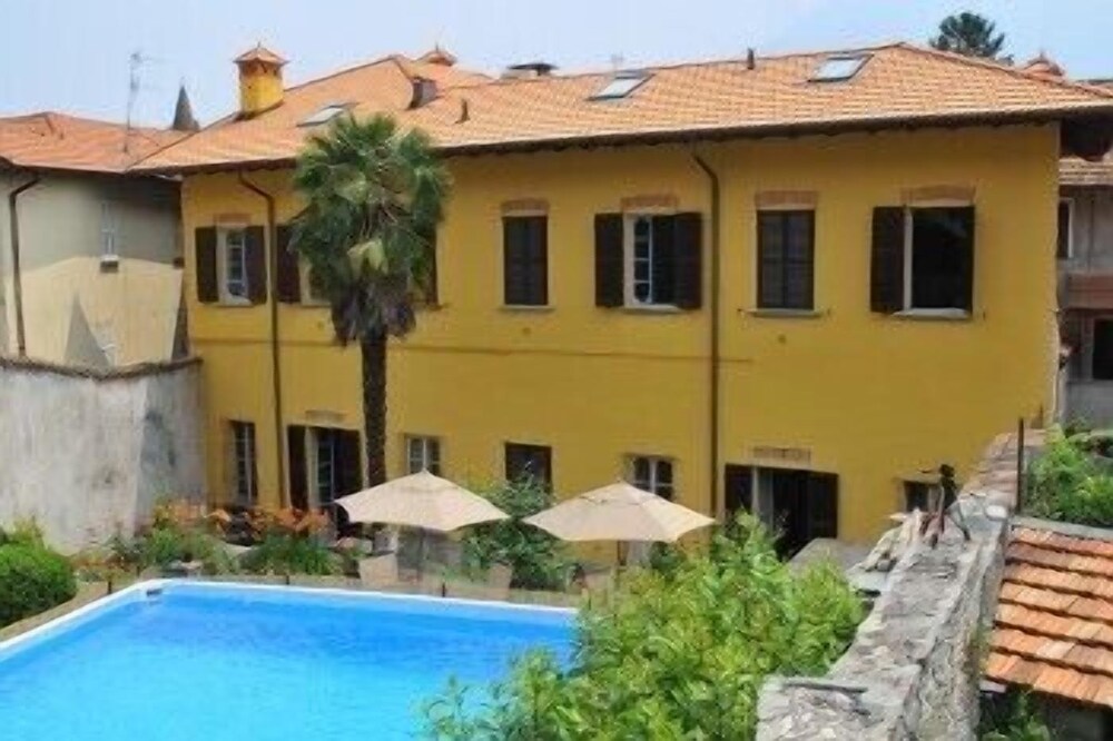 Villa Vinicia Pool Jacuzzi Airco — 4-Star Luxury Hotel in Domaso, Italy