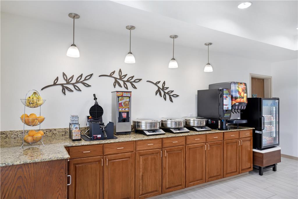 Best Western Plus Executive Hotel & Suites - photo 9
