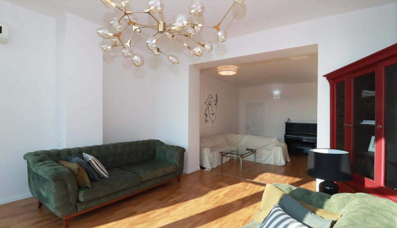 Stylish & Authentic 2BR Retreat in Central Tbilisi Wehost