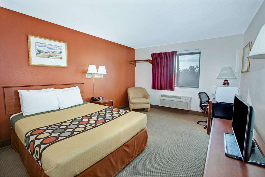 Super 8 by Wyndham Crystal Lake - photo 9