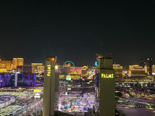 Palms Place Strip View High floor Free parking