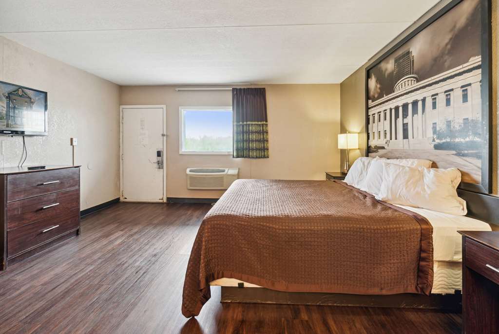 Super 8 by Wyndham Millbury Toledo - photo 5