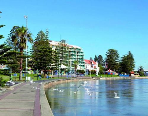 AAA The Entrance Private Water Front 1 bedroom appartment at the Oaks — 4-Star Luxury Hotel in The Entrance, Australia