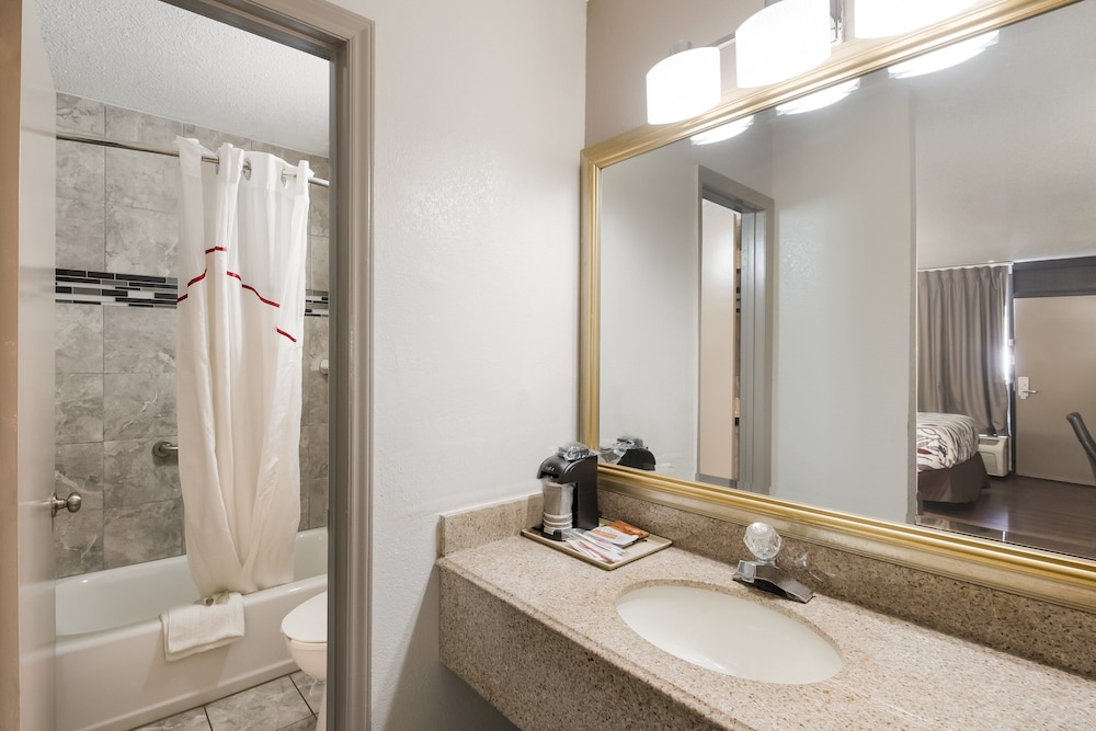 Red Roof Inn Lenoir - photo 18