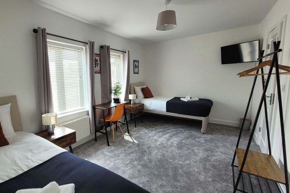 House of 4 Chimneys by Your Lettings UK — 4-Star Luxury Hotel in Peterborough, United Kingdom