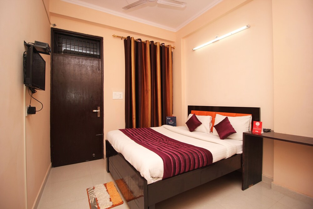 Oyo 9073 Rn 32 - carbon neutral hotel in Noida