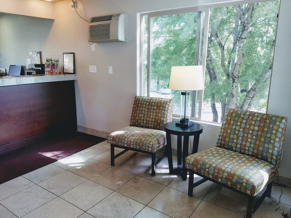 Aladdin Inn & Suites - photo 2