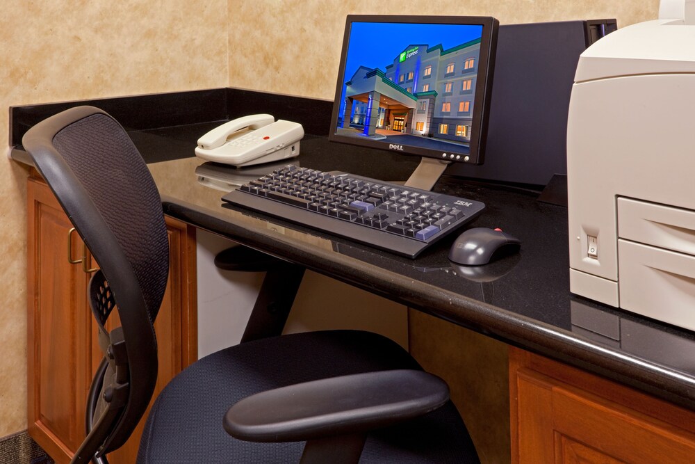 Holiday Inn Express Syracuse Fairgrounds by IHG - photo 60