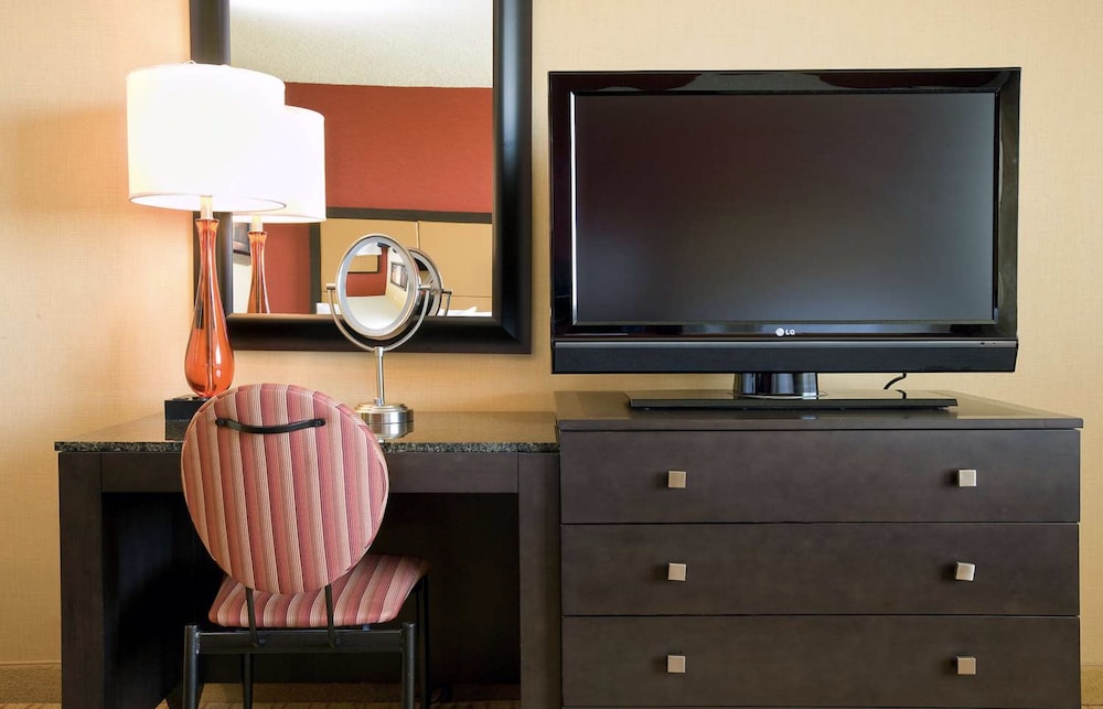 Embassy Suites by Hilton Kansas City International Airport - photo 25