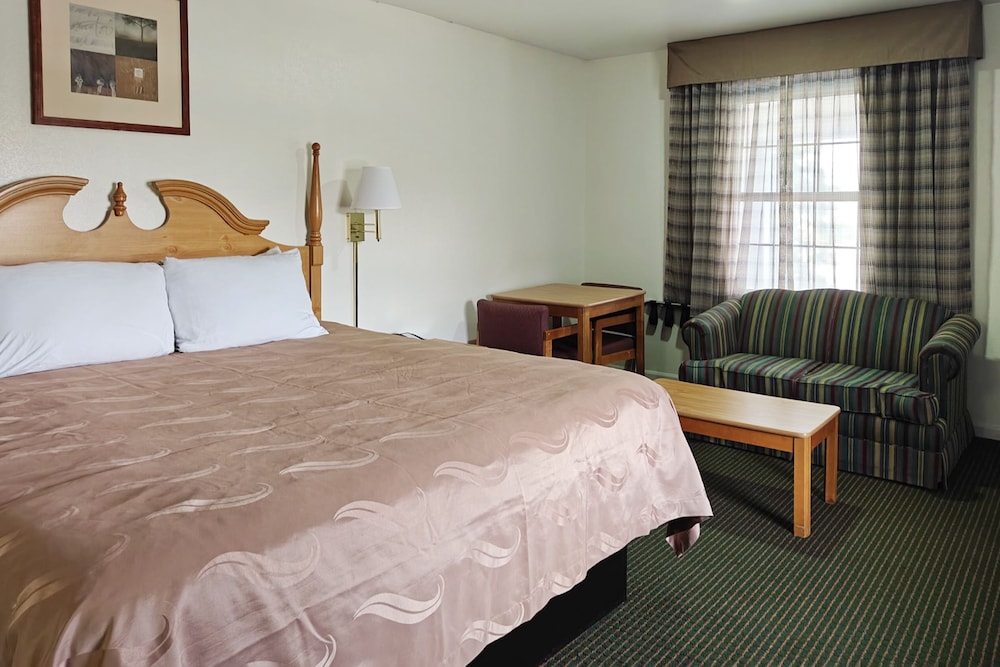 Capital O First Heritage Inn Rantoul IL I 57 - photo 30