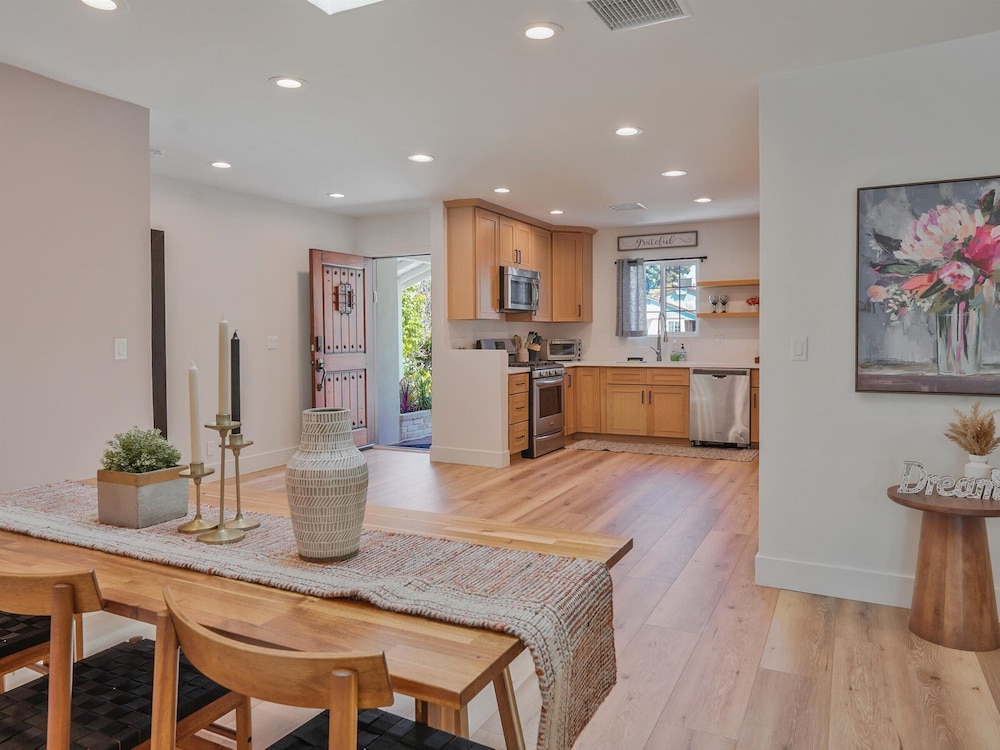 Hollywood Dream Remodeled Pool & Jacuzzi — hotel in Van Nuys
