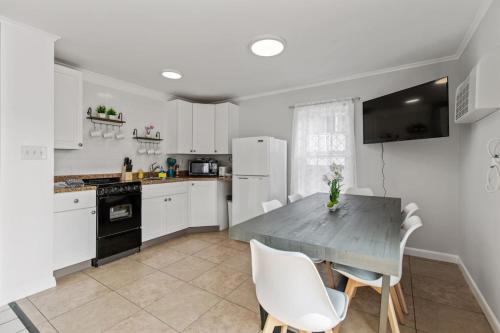 Spacious Family Suite Steps to the Beach — 4-Star Luxury Hotel in Old Orchard Beach, United States