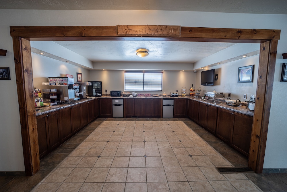 Clover Creek Inn - photo 22