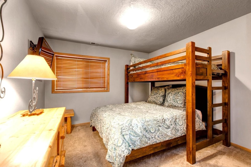 KBM Resorts Private Home Fantastic views Hot Tub AC Easy Walk to Resort and Main St. PLA 1155 - photo 8