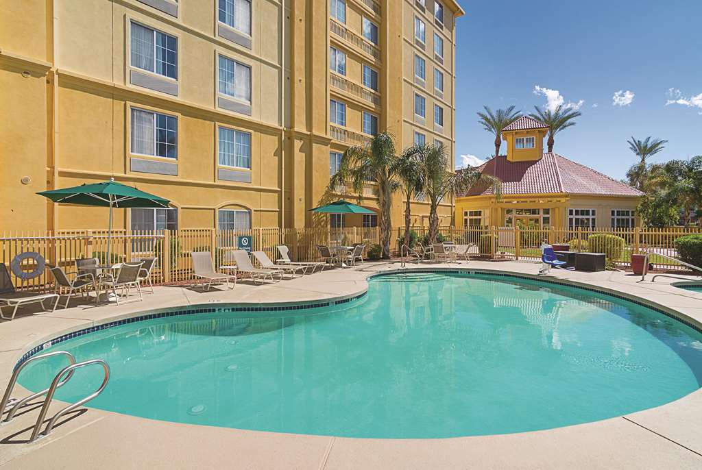 La Quinta Inn & Suites by Wyndham Phoenix Mesa West - photo 13