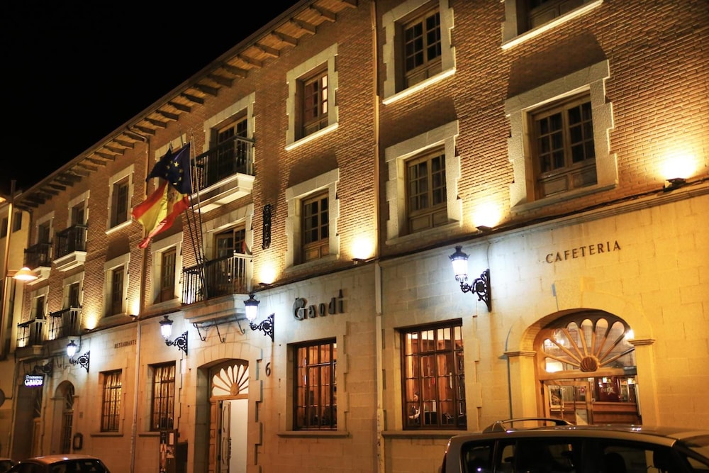 Hotel Gaudi — Astorga