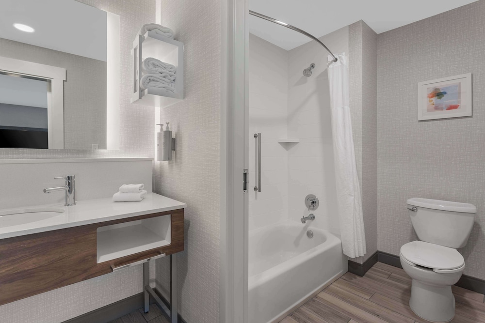 Hampton Inn & Suites Lincoln Northeast I 80 - photo 22