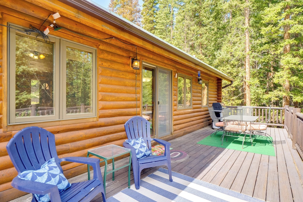 Hot Tub Hideaway w Views & Deck in Fairplay in Fairplay, United States