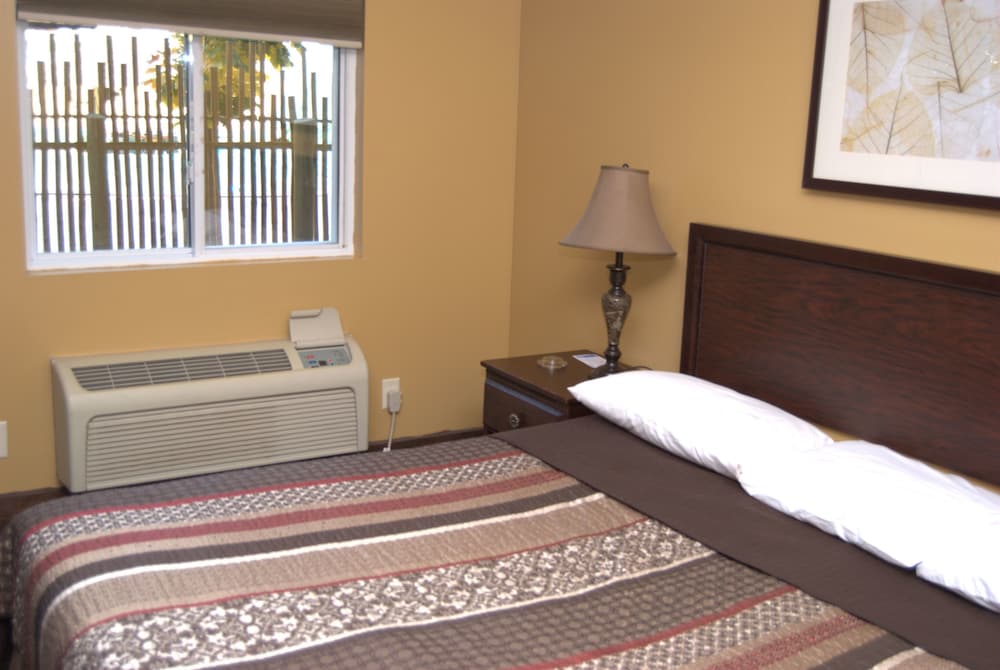 Commodore Resort - photo 7