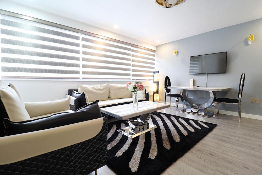 Queen Stay Apartments — 4-Star Luxury Hotel in Sheffield, United Kingdom