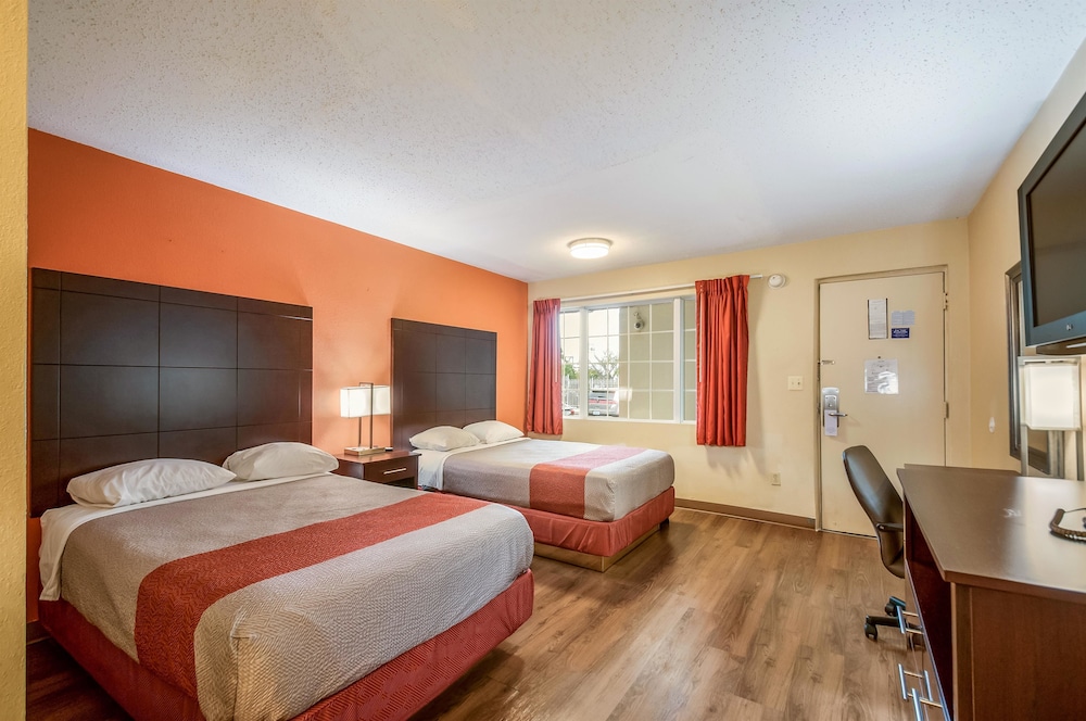 Motel6 Washington DC Convention Center - photo 8