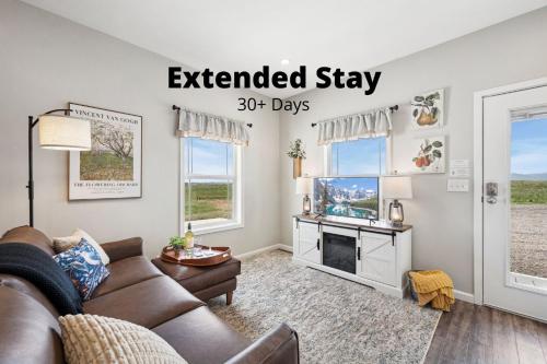 Wright House Country Retreat with Spa EV & Garage — 4-Star Luxury Hotel in Loveland, United States