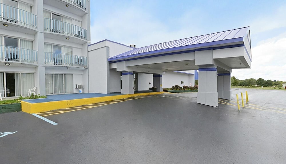 Howard Johnson by Wyndham Benton Harbor St. Joseph - featured photo