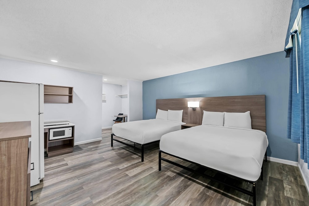 Suburban Studios Newport News Hampton — Newport News