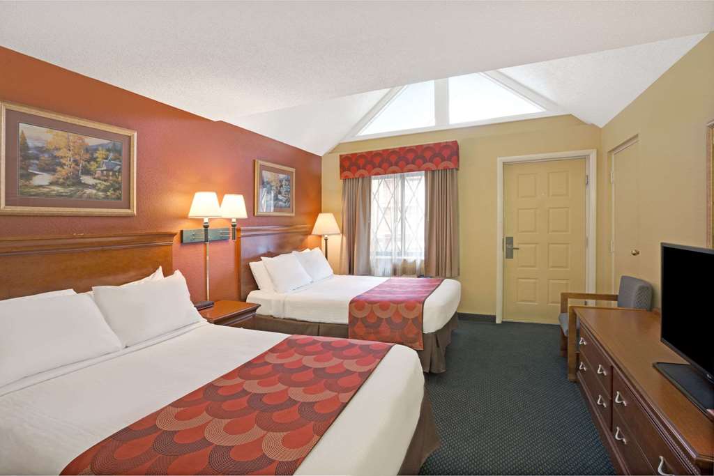 Super 8 by Wyndham Downtown Gatlinburg at Convention Center - photo 7
