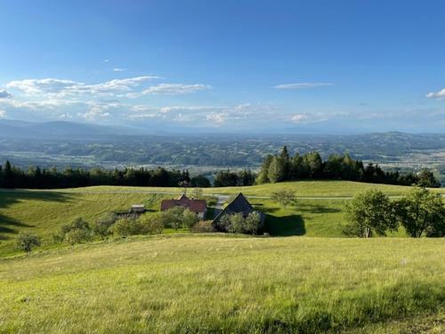 Eko kmetija Sen na Zgornji Kapli in Unknown City, Slovenia