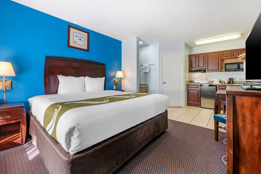 Quality Inn Sarasota North Near Lido Key Beach - photo 25