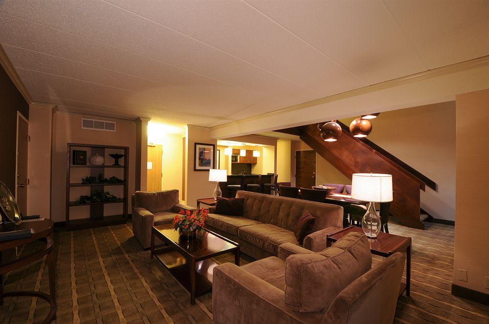 Radisson Hotel At Star Plaza - photo 15