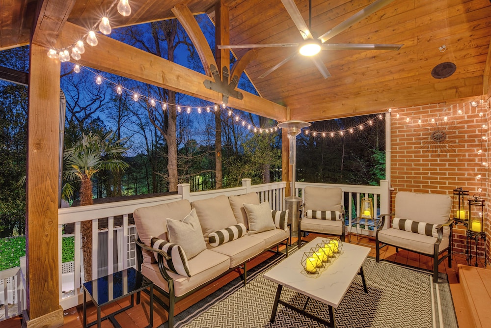Luxury Retreat in Smyrna Pool Pickleball and More — 4-Star Luxury Hotel in Mableton, United States