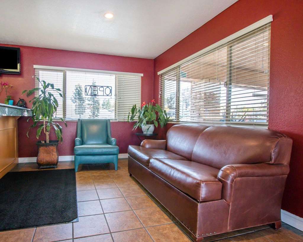 Rodeway Inn Fallbrook Downtown - photo 8