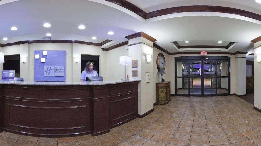 Holiday Inn Express Hotel & Suites Cleveland - photo 4