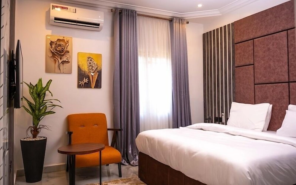 Cee Jackson Apartment — 4-Star Luxury Hotel in Benin City, Nigeria