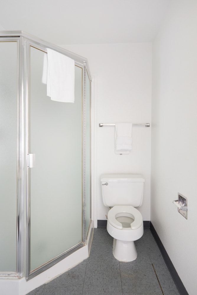 Days Inn by Wyndham New Philadelphia - photo 18