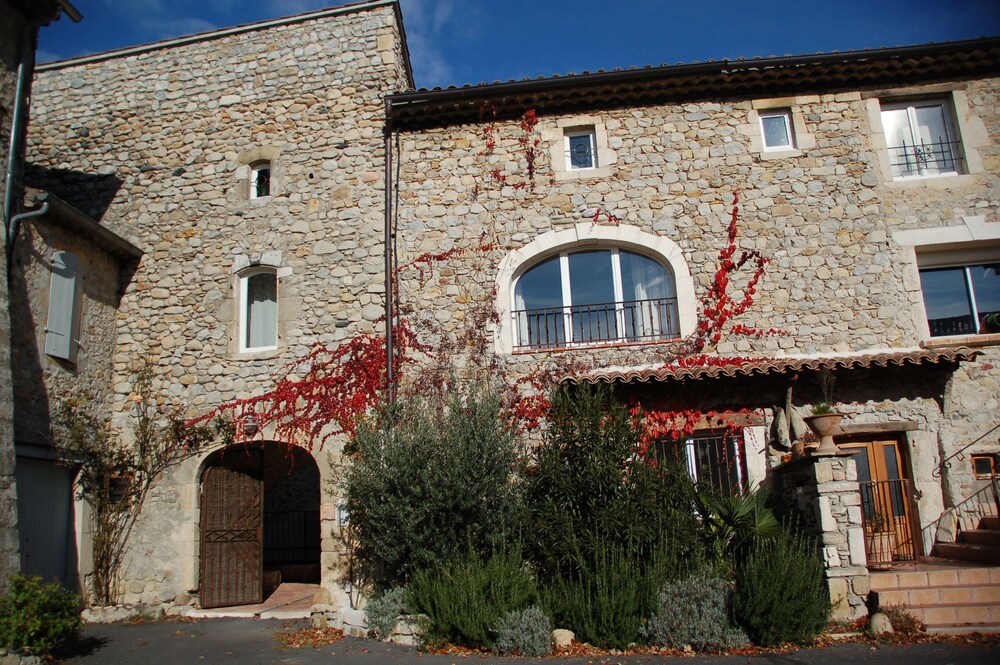 Bastide Saint Martin Gîte Le Coucouru — 4-Star Luxury Hotel in Vallon-Pont-D'arc, France