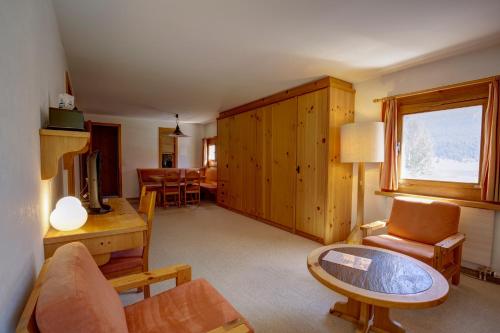 Chesa Munteratsch 2 Zimmerwohnung 105 Typ E — 4-Star Luxury Hotel in Silvaplana, Switzerland