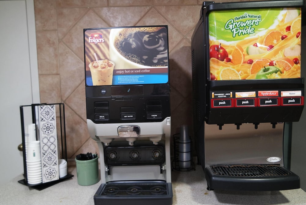 Super 8 by Wyndham Savannah - photo 55
