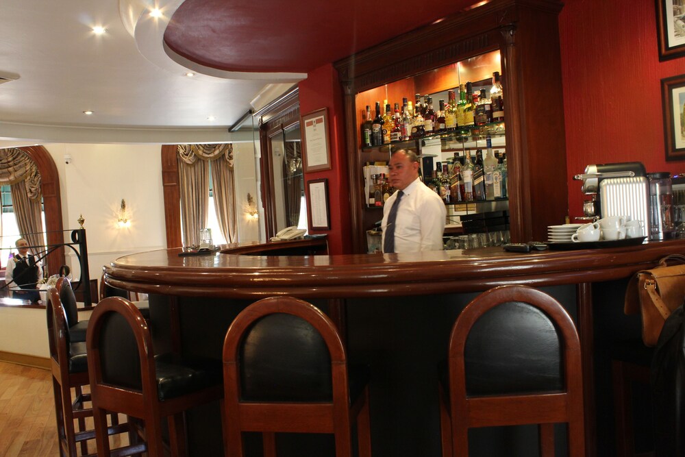 Hotel Bar