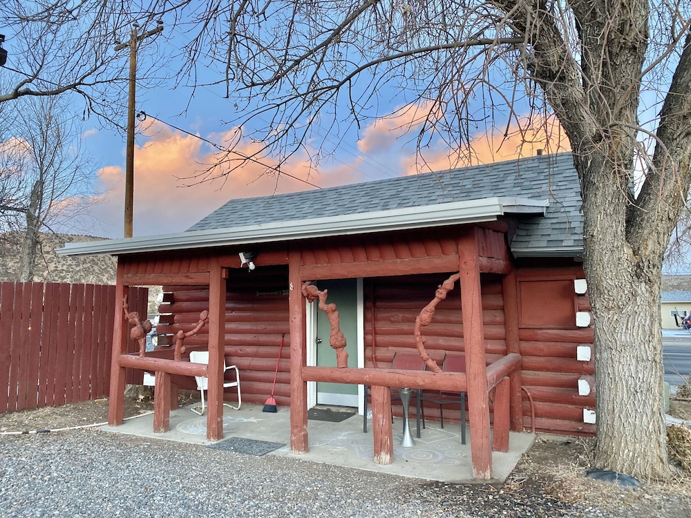 Roundtop Mountain Vista Cabins and Motel - photo 25