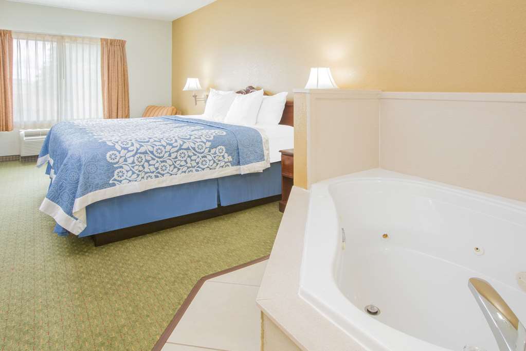 Days Inn by Wyndham Hattiesburg MS - photo 11