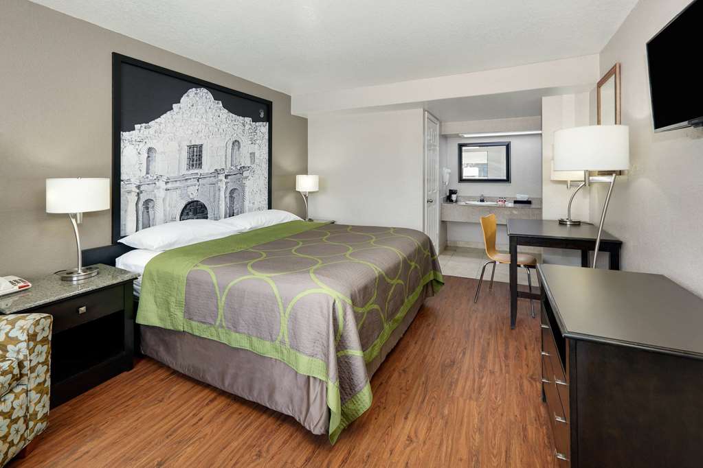Super 8 by Wyndham San Antonio Pearl District Downtown - photo 12