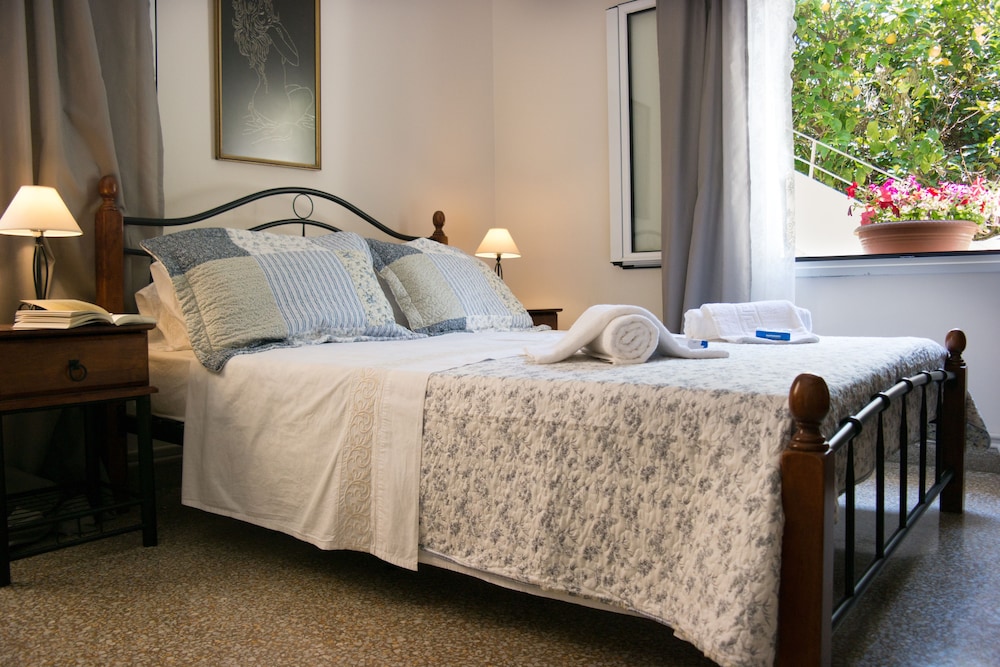 Alexandra Apartments — 4-Star Luxury Hotel in Chania, Greece