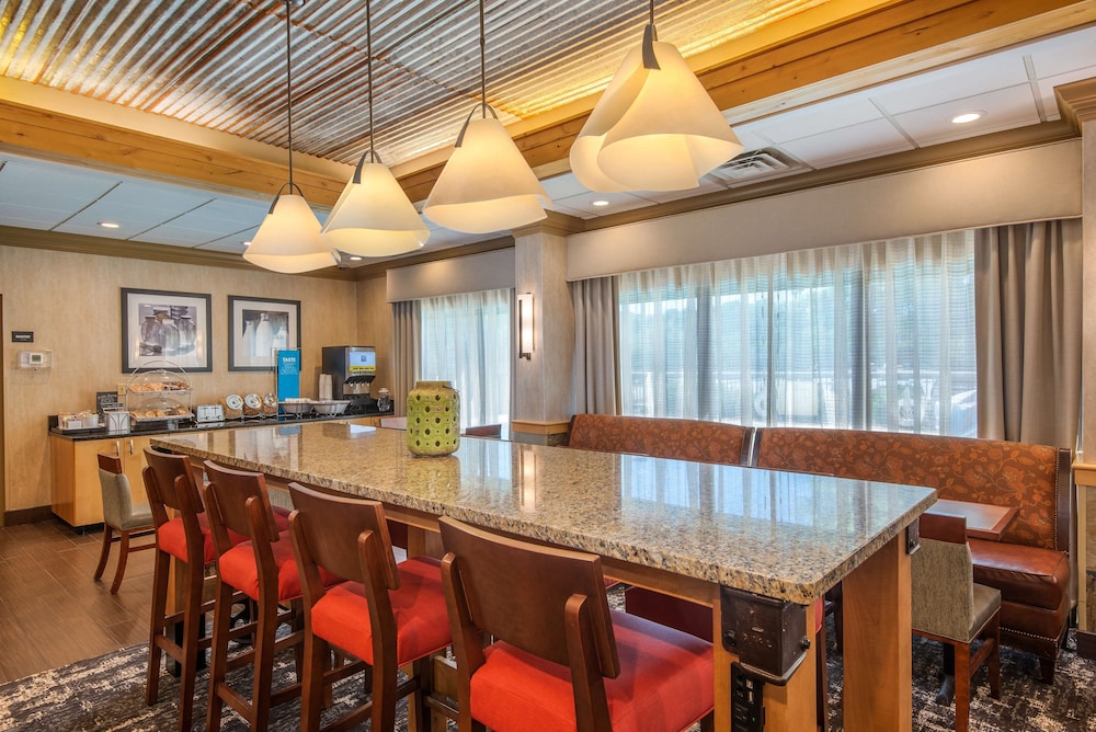 Hampton Inn Wilkesboro - photo 3