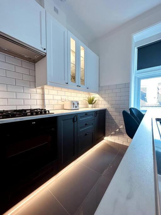 The Retreat Large Luxury Apartment Two Mins From Beach — 4-Star Luxury Hotel in Bournemouth, United Kingdom
