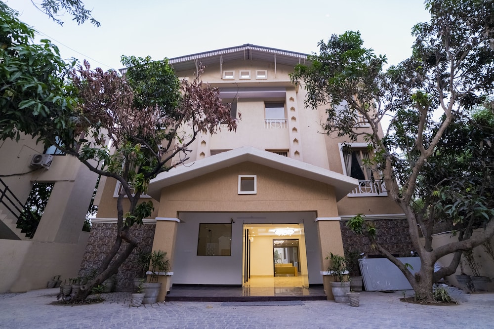 La Savanna - carbon neutral hotel in Ramnagar