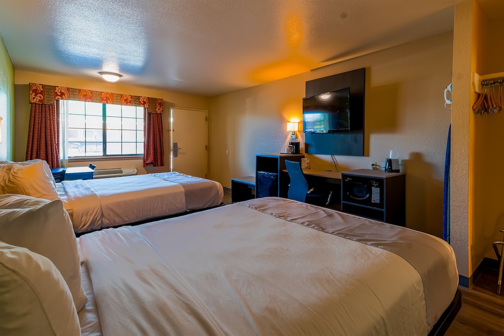 OYO Hotel Yoakum West - photo 17